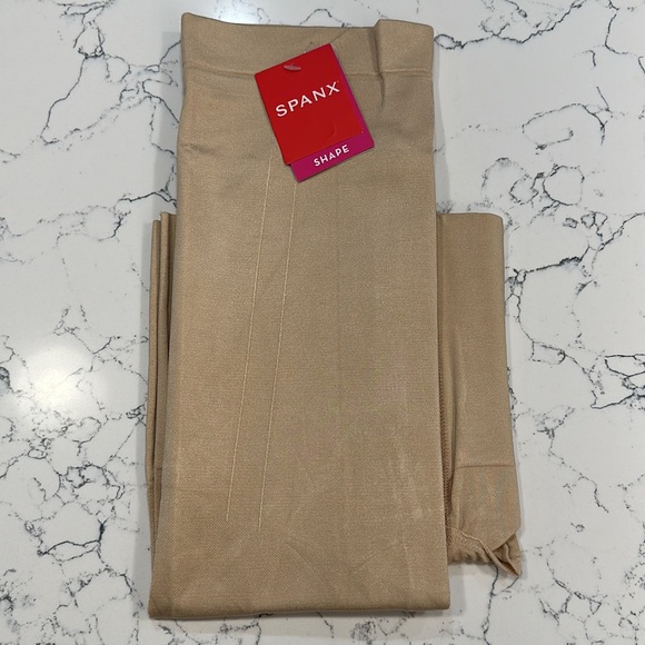 New Spanx OnCore High Waisted Mid Thigh Shaper - Picture 6 of 9